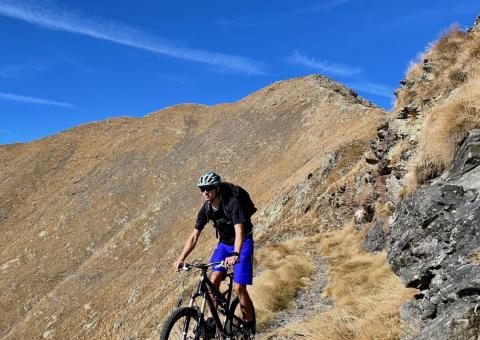 La vetta del Legnone sullo sfondo