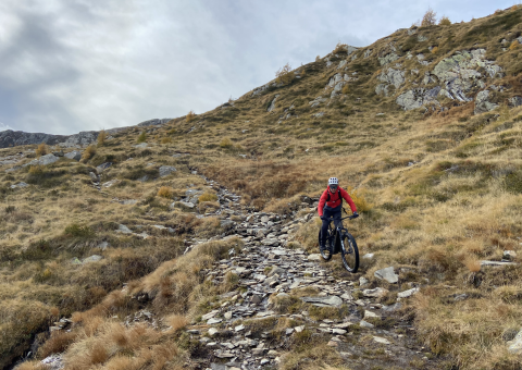 A scendere dalla Bocchetta di Stavello