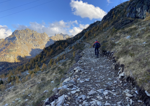Sentiero di salita al valico di Trona